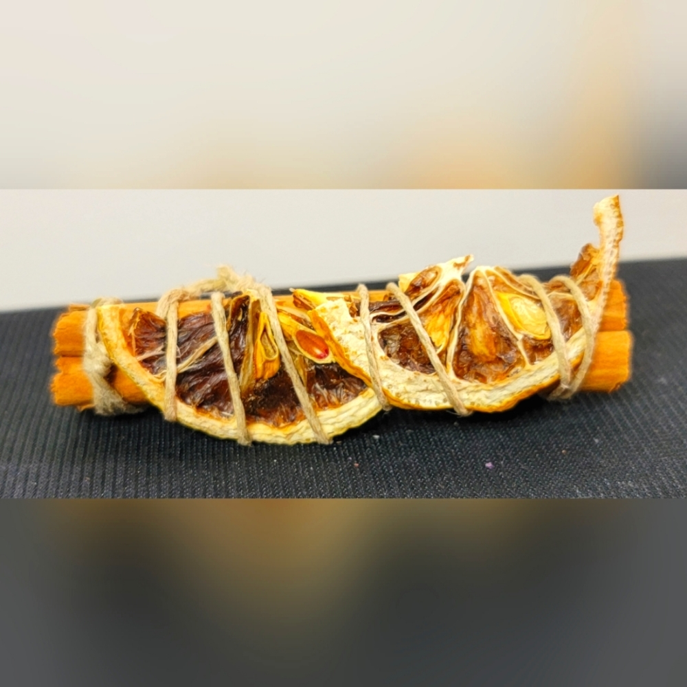 Cinnamon and lemon money blessing smudge stick. Roughly 3in long.